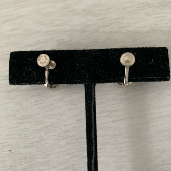 Vintage Kramer N.Y. Oval Screw Back Earrings - Picture 2 of 3